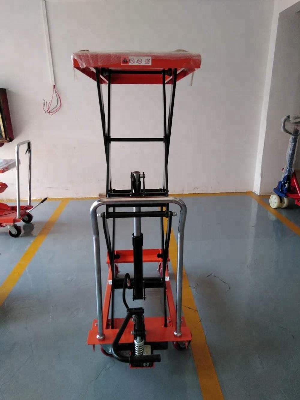 Carrello elevatore manuale a forbice