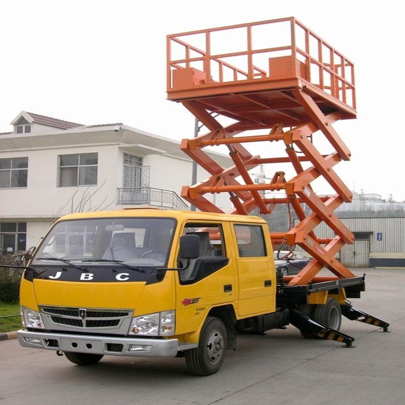 elevatore a forbice montato su camion